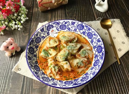 半袋野菜一块肉,做菜肉馄饨,皮簿馅足清香味美,一口一个真过瘾