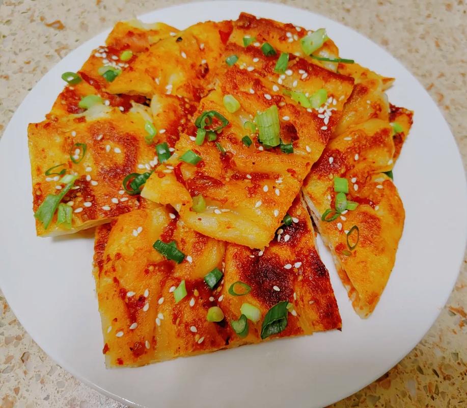 早上做了洛馍和酱香饼,酱香饼外边焦香里面软糯,再加上浓浓的酱